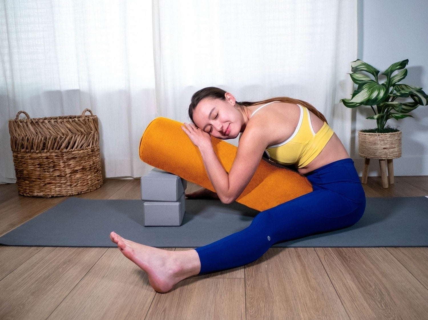 Bolster Pillow for Yoga & Meditation - Pranayama Cylindrical Cotton Bolster (26