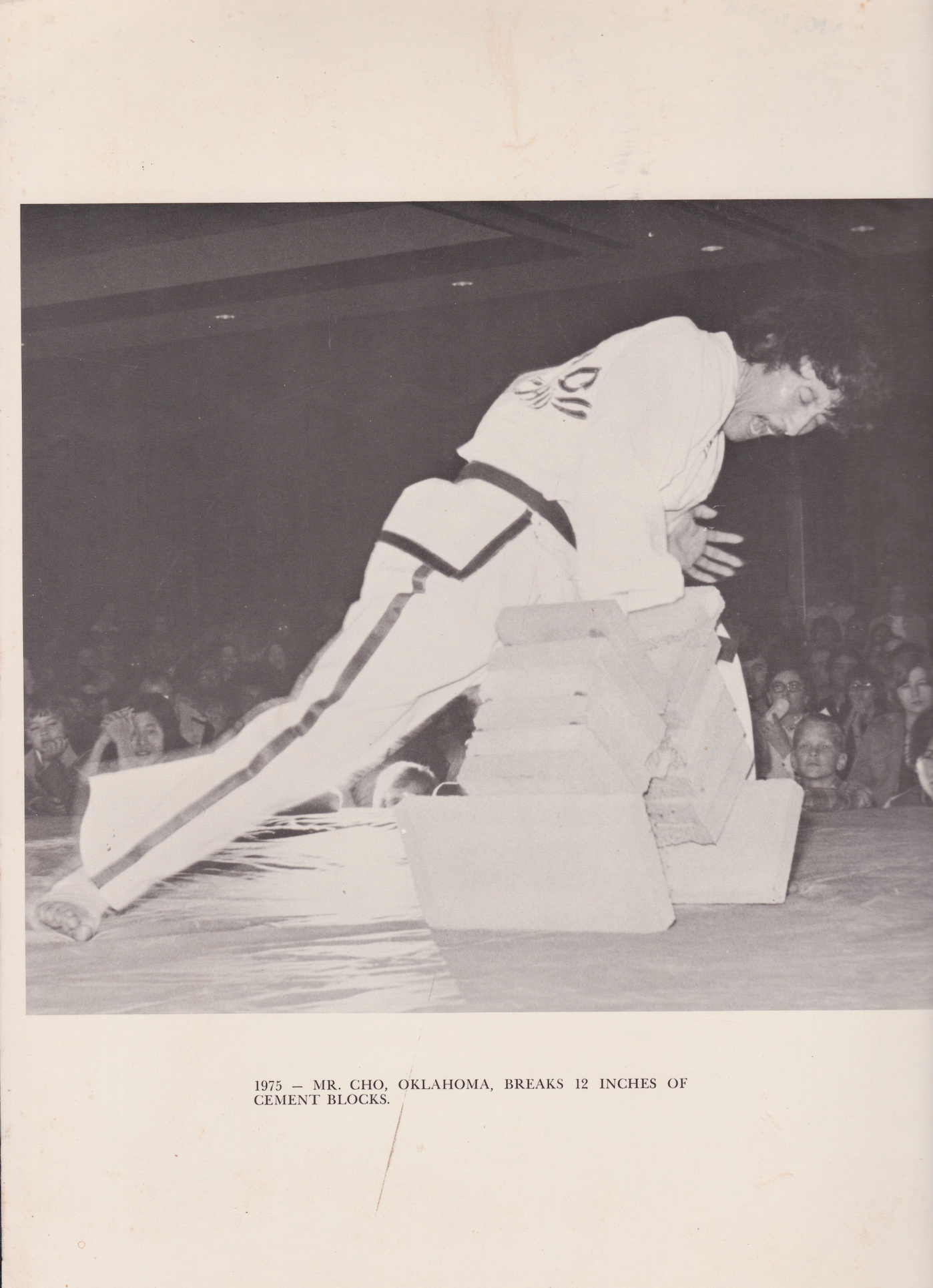 Man of Contrasts Book By Taekwon Do Master by Hee Il Cho (Preowned)