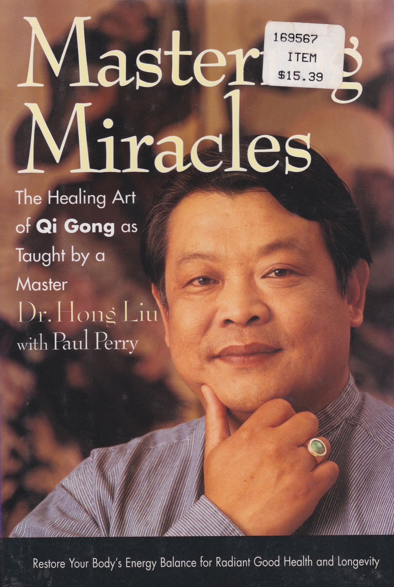 Mastering Miracles: The Healing Art of Qi Gong As Taught by a Master (Hardcover) (Preowned)
