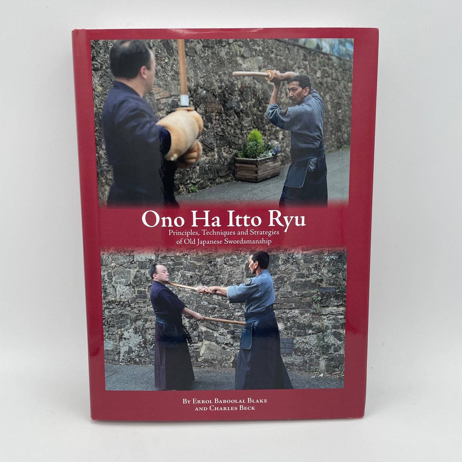 Ono Ha Itto Ryu Principles, Techniques & Strategies of Old Japanese Swordsmanship Book by Errol Baboolal Blake & Charles Beck (Hardcover)