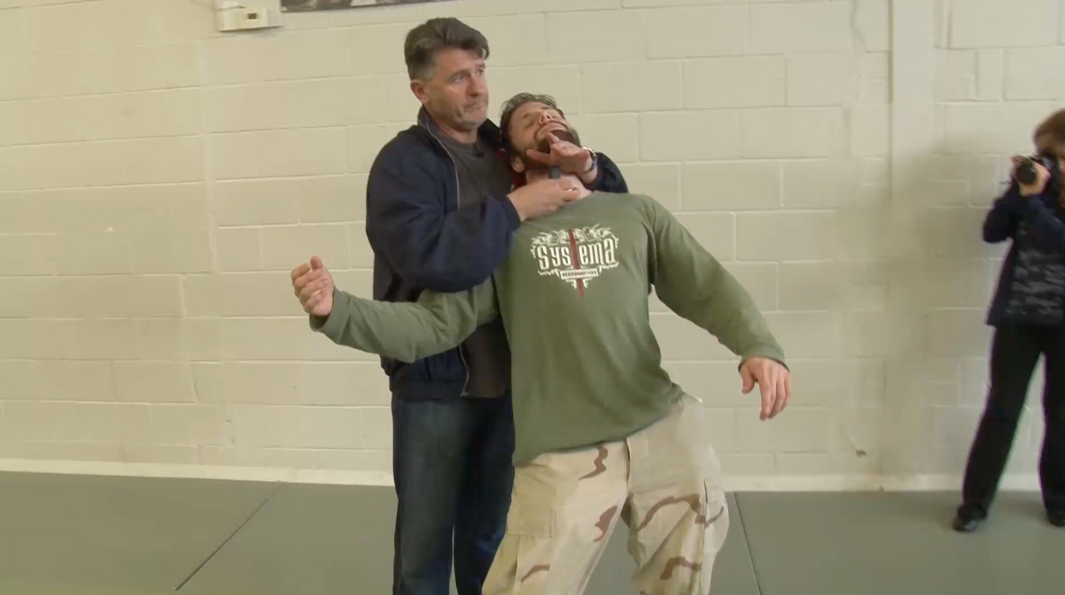 DVD improvisado Vol 2: Siguiente nivel de ropa como arma por Vladimir Vasiliev.