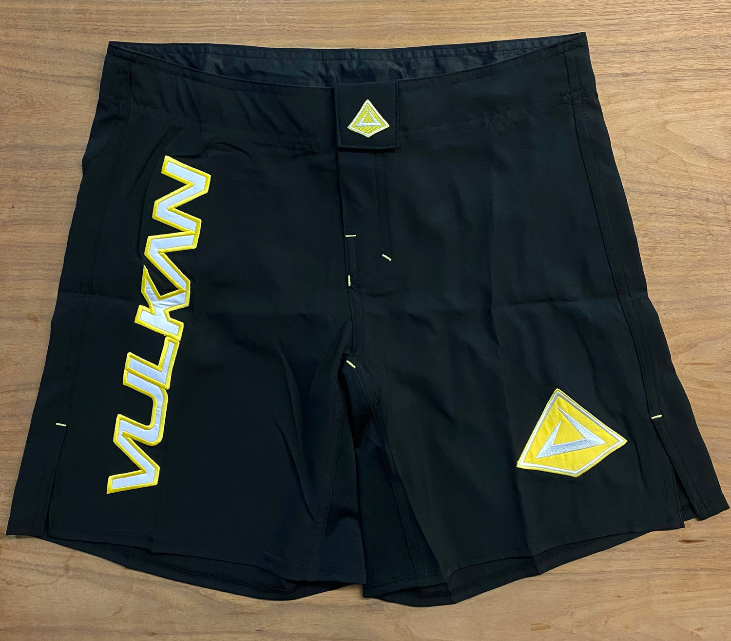 COMBAT FIGHT SHORTS BLACK/YELLOW by Vulkan