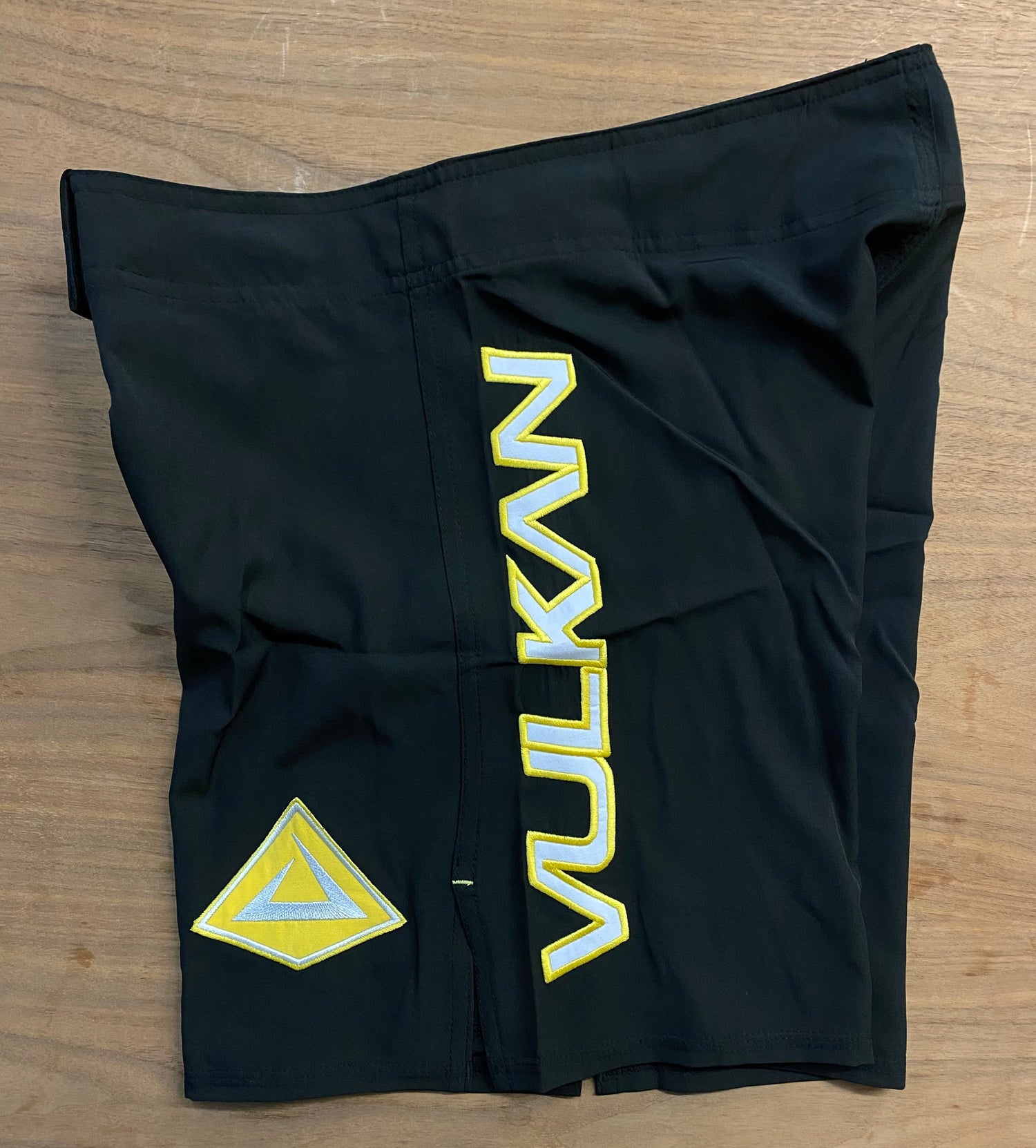 COMBAT FIGHT SHORTS BLACK/YELLOW by Vulkan