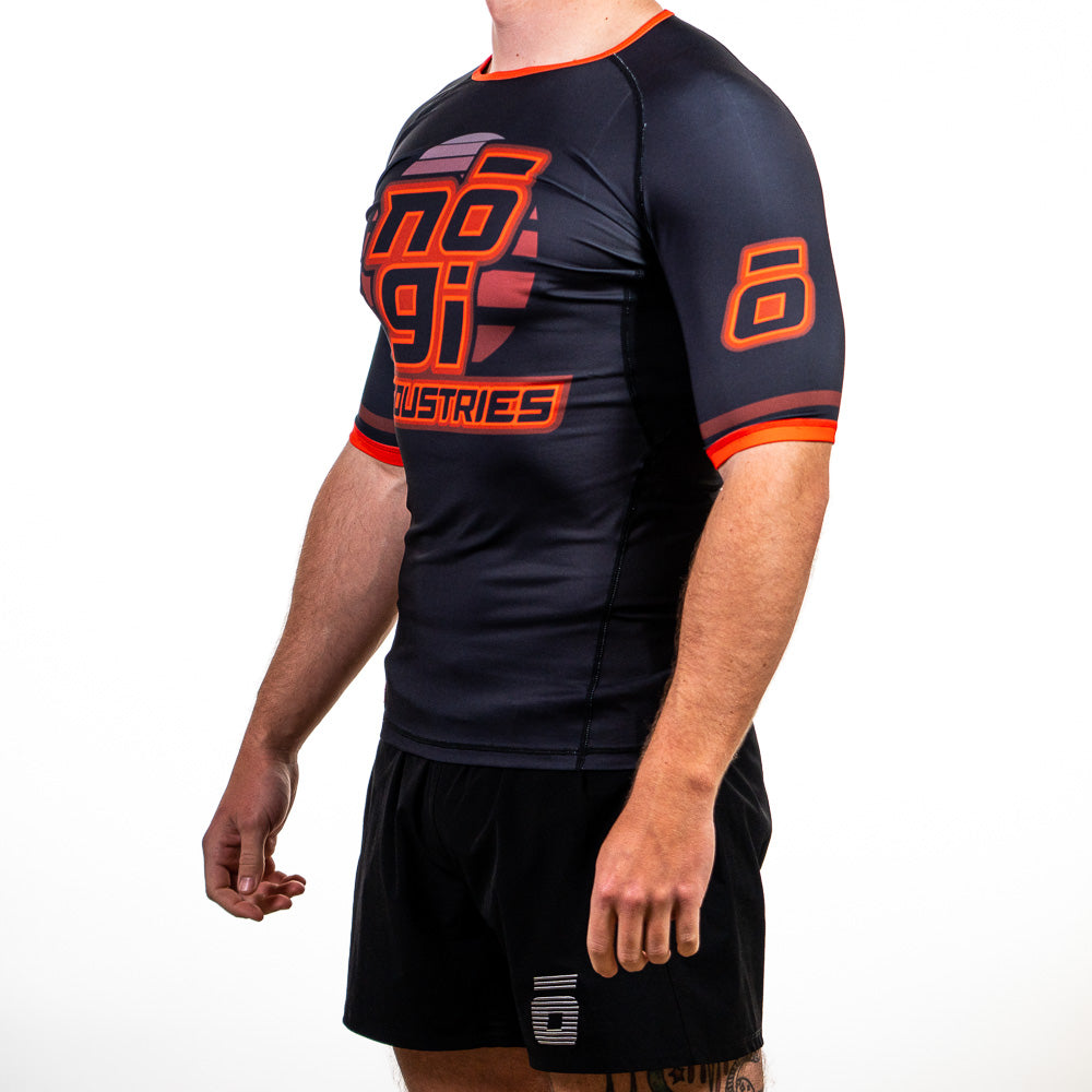 '7Four Rash Guard de manga corta negro