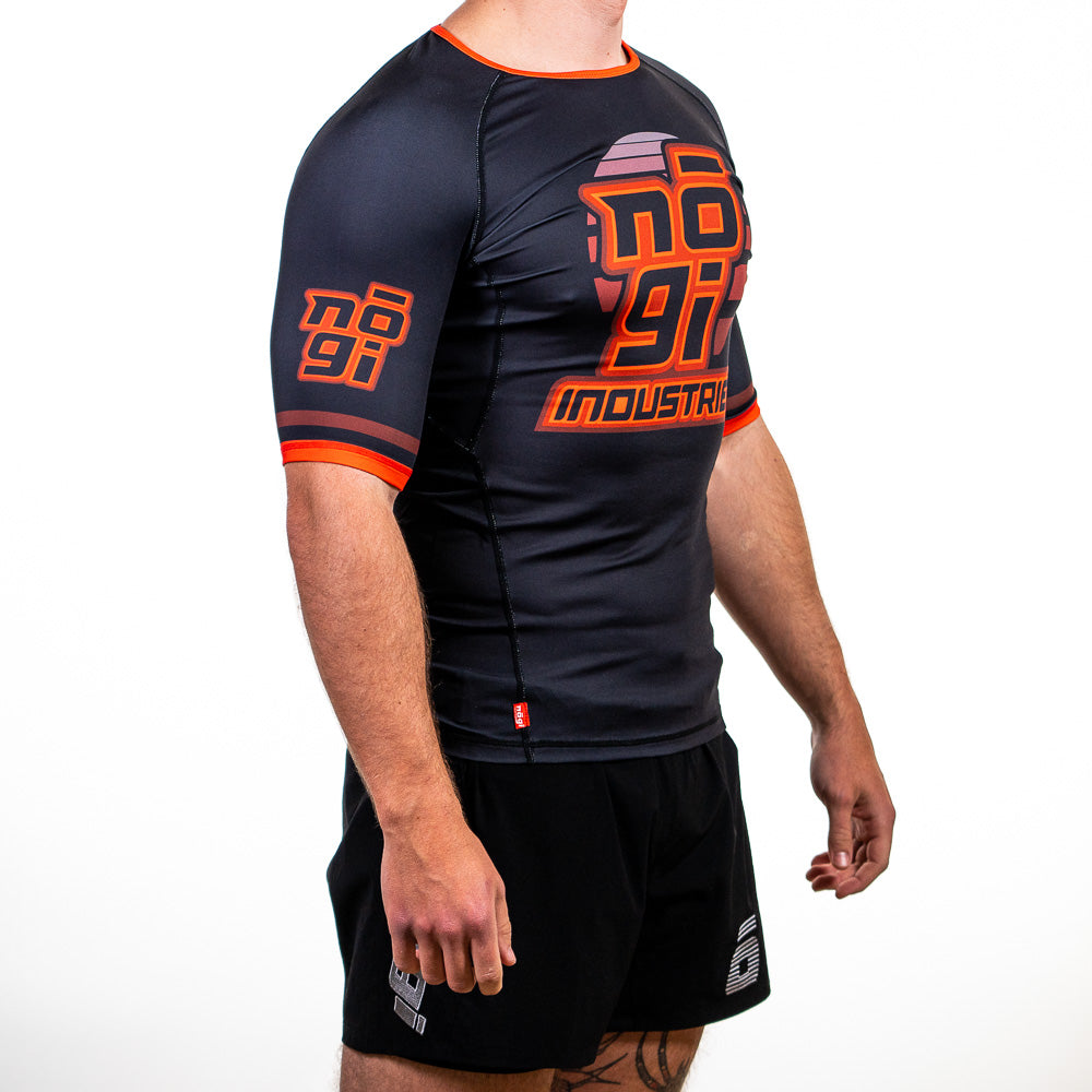'7Four Rash Guard de manga corta negro
