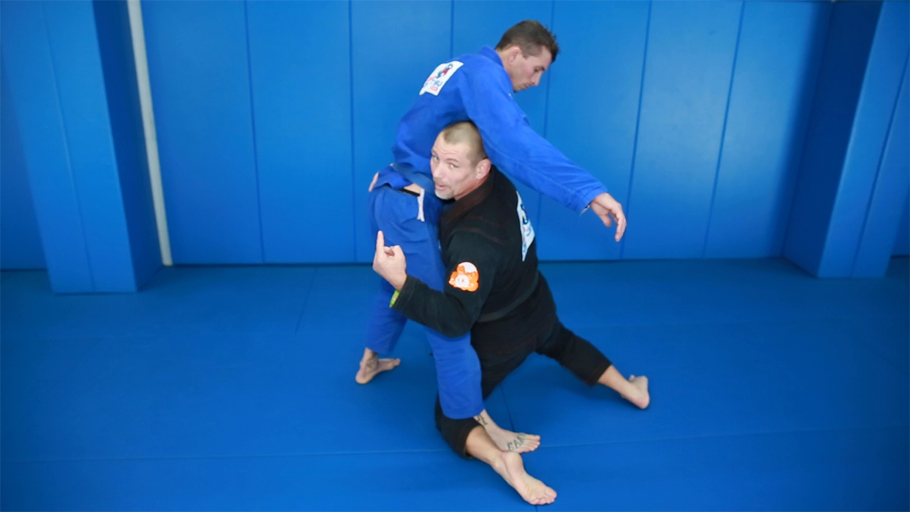 The Elbow Weave Throw Series DVD by Vladislav Koulikov - Budovideos