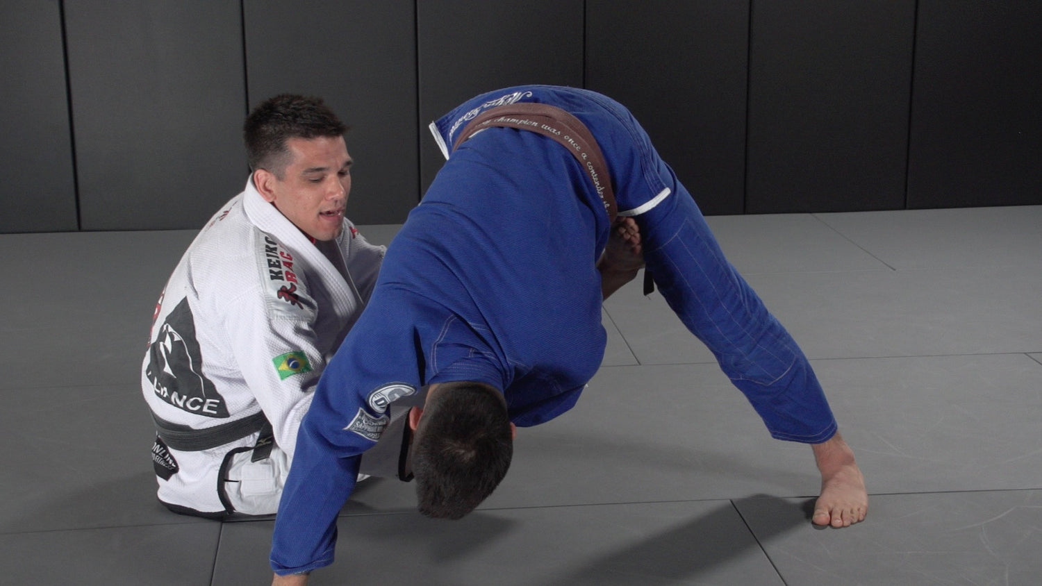 Dynamic De La Riva Guard DVD with Michael Langhi - Budovideos Inc