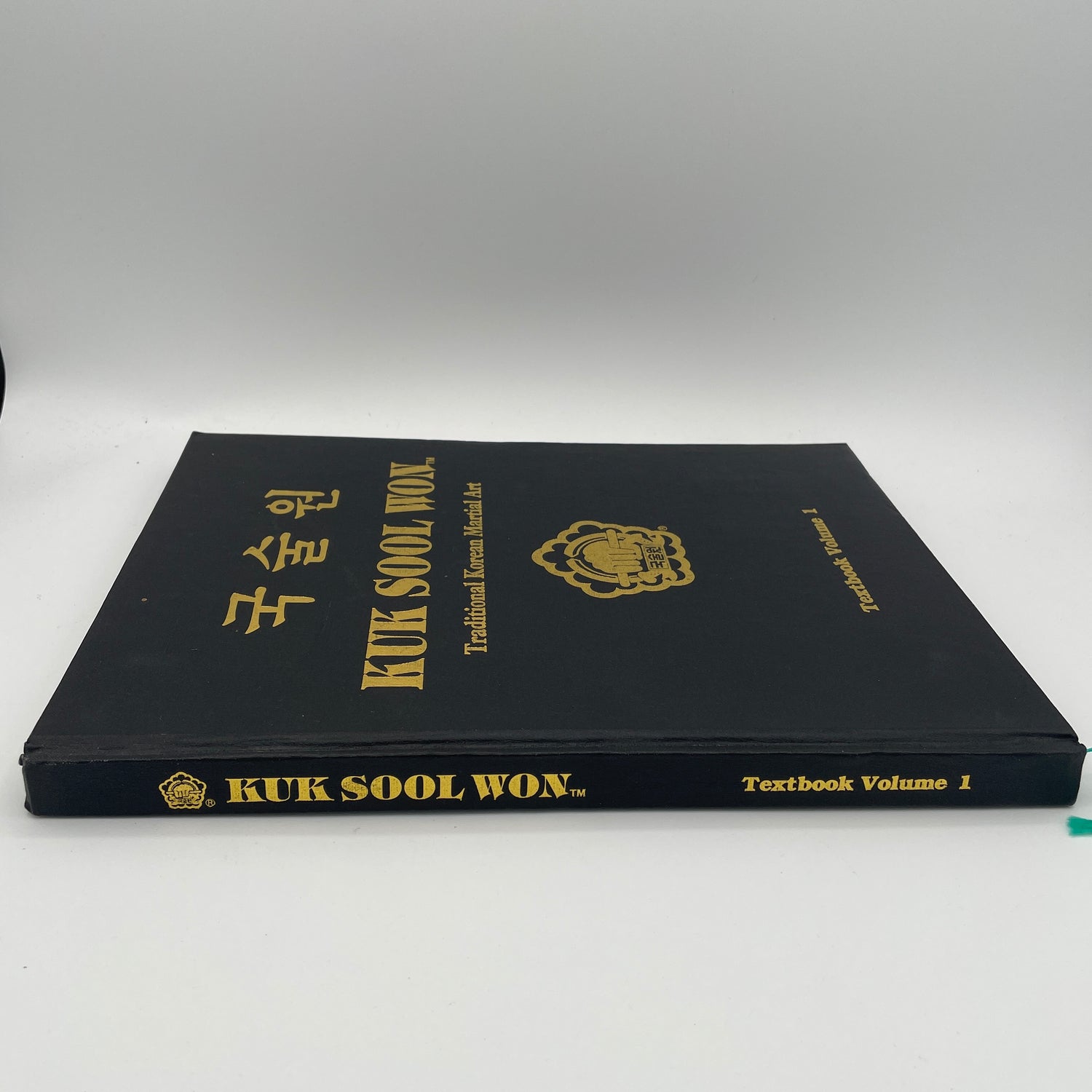 Kuk Sool Won: Traditional Korean Martial Art Textbook 1 by In Hyuk Suh (Hardcover) (Preowned)