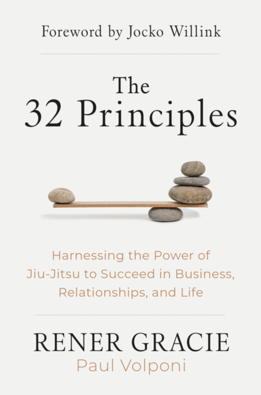 Los 32 principios: Aprovechar el poder del Jiu-Jitsu para tener éxito en los negocios, las relaciones y la vida Libro de Rener Gracie (tapa dura) 
