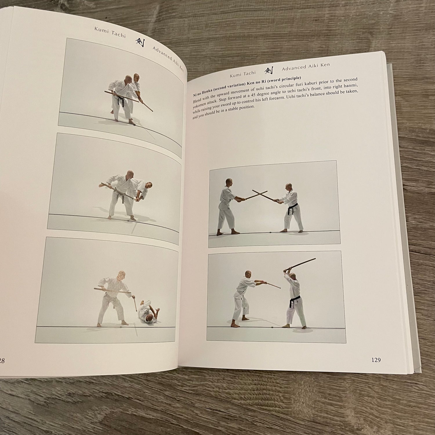 吹技 Basic & Advanced Aiki Ken & Aiki Jo 特別版ブック イーサン・ワイスガード著 (ハードカバー)